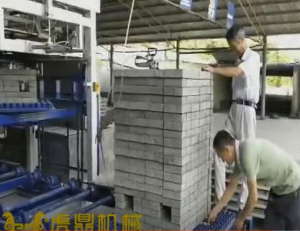 免托盤自動碼磚機(jī) 自留孔收磚線 自留磚板分離機(jī)